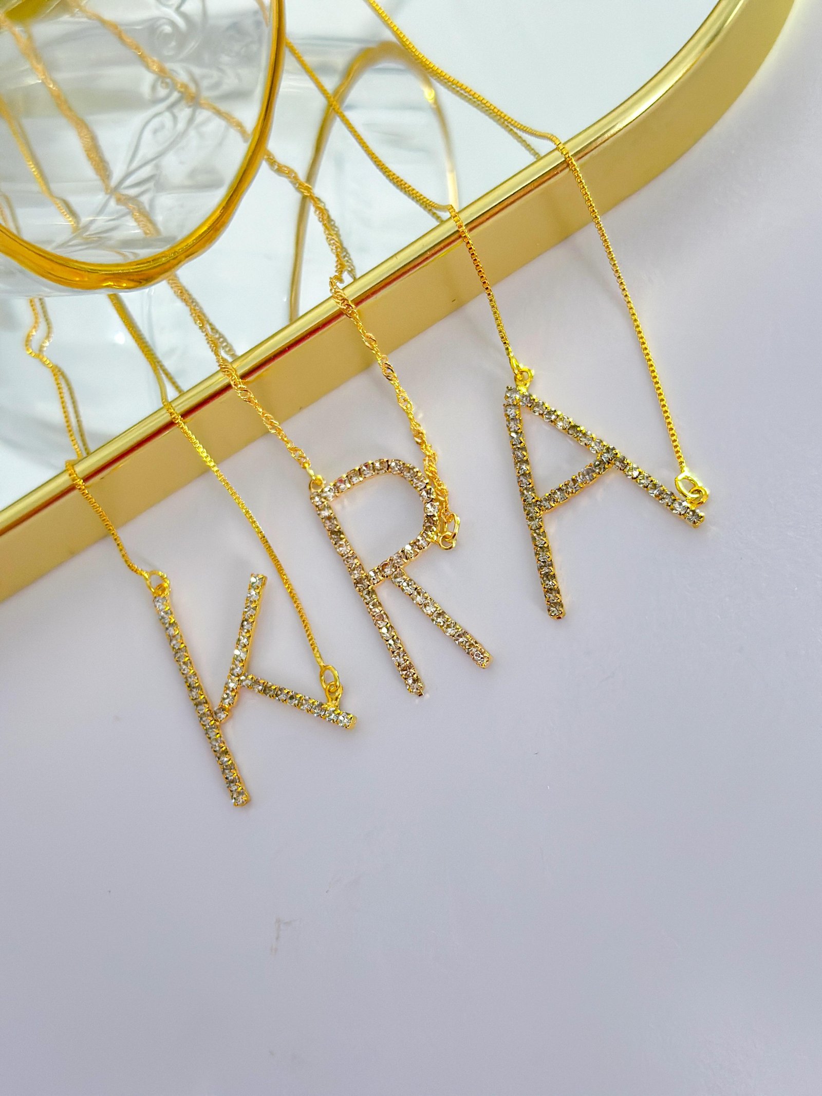 Colar Folheado Letra Grande Strass