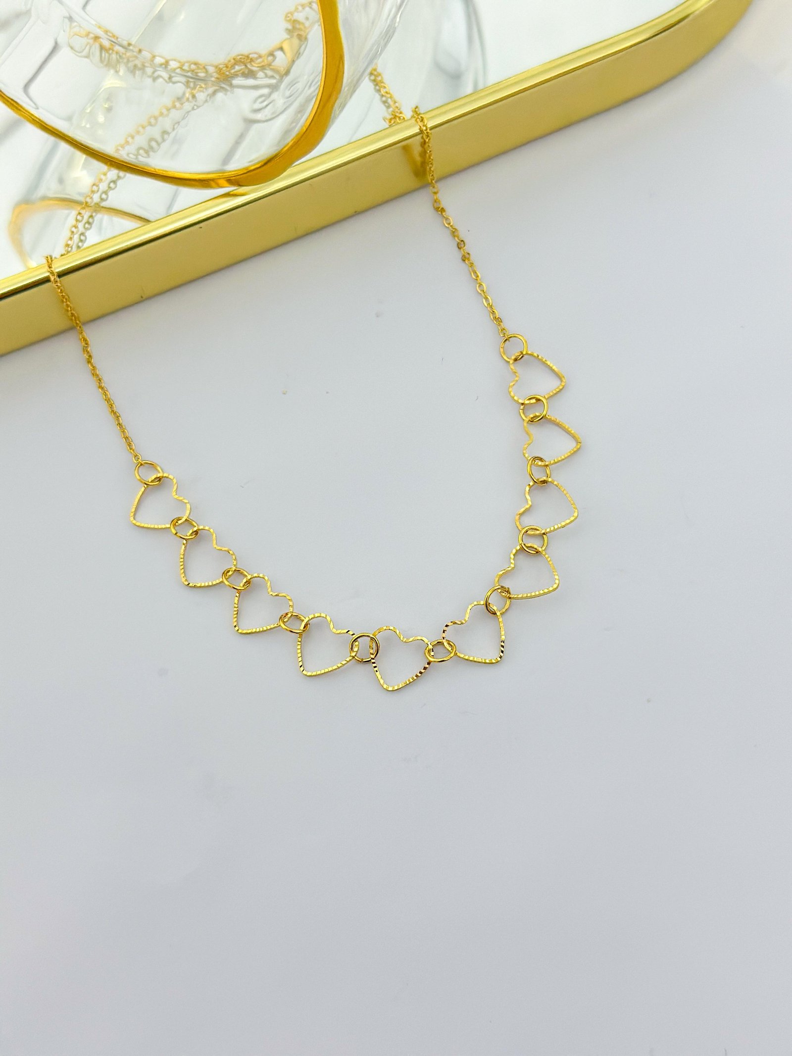 Chocker Folheada Coração Vazado 