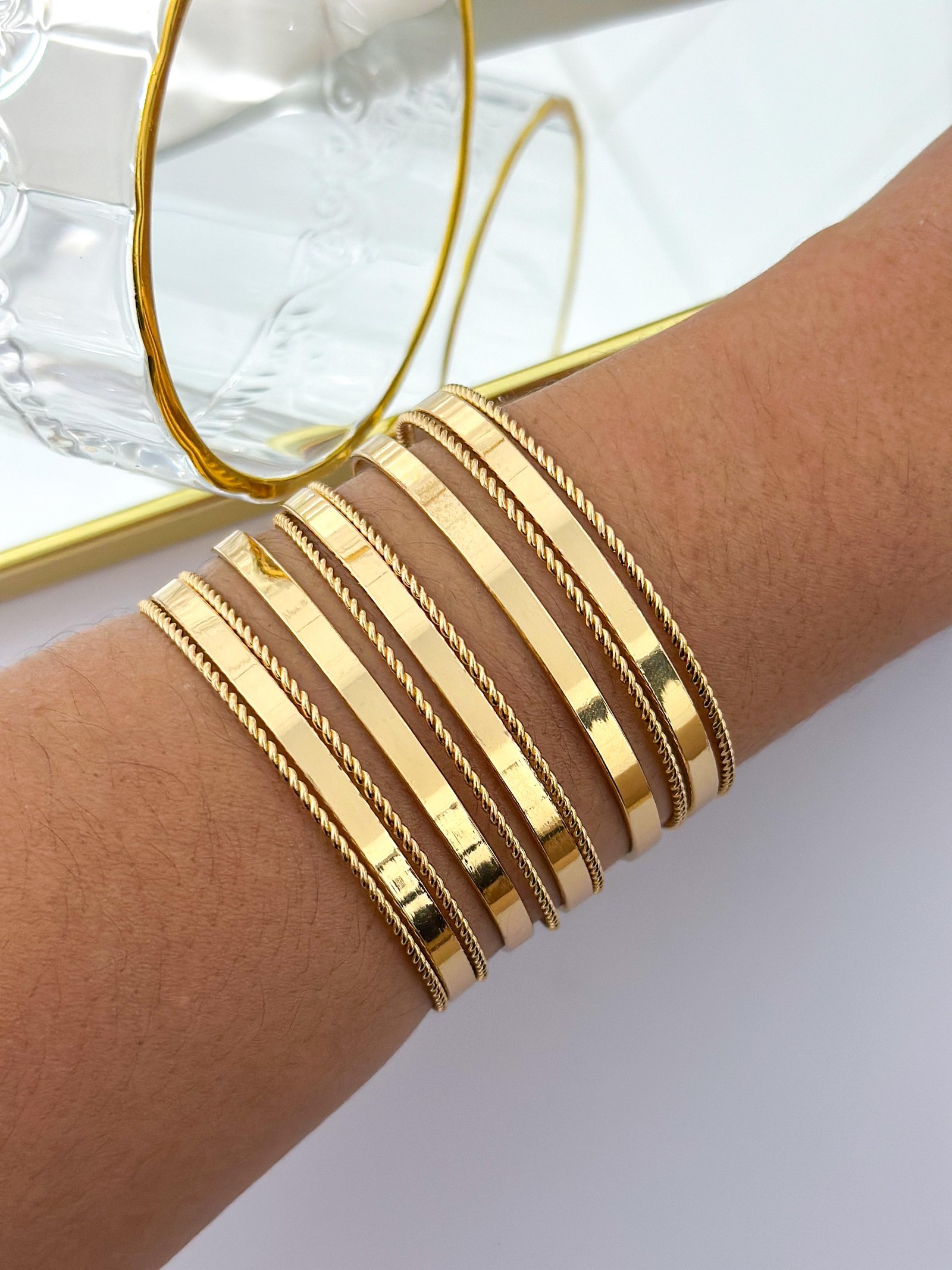 Bracelete Folheado Largo Fios Dourado 