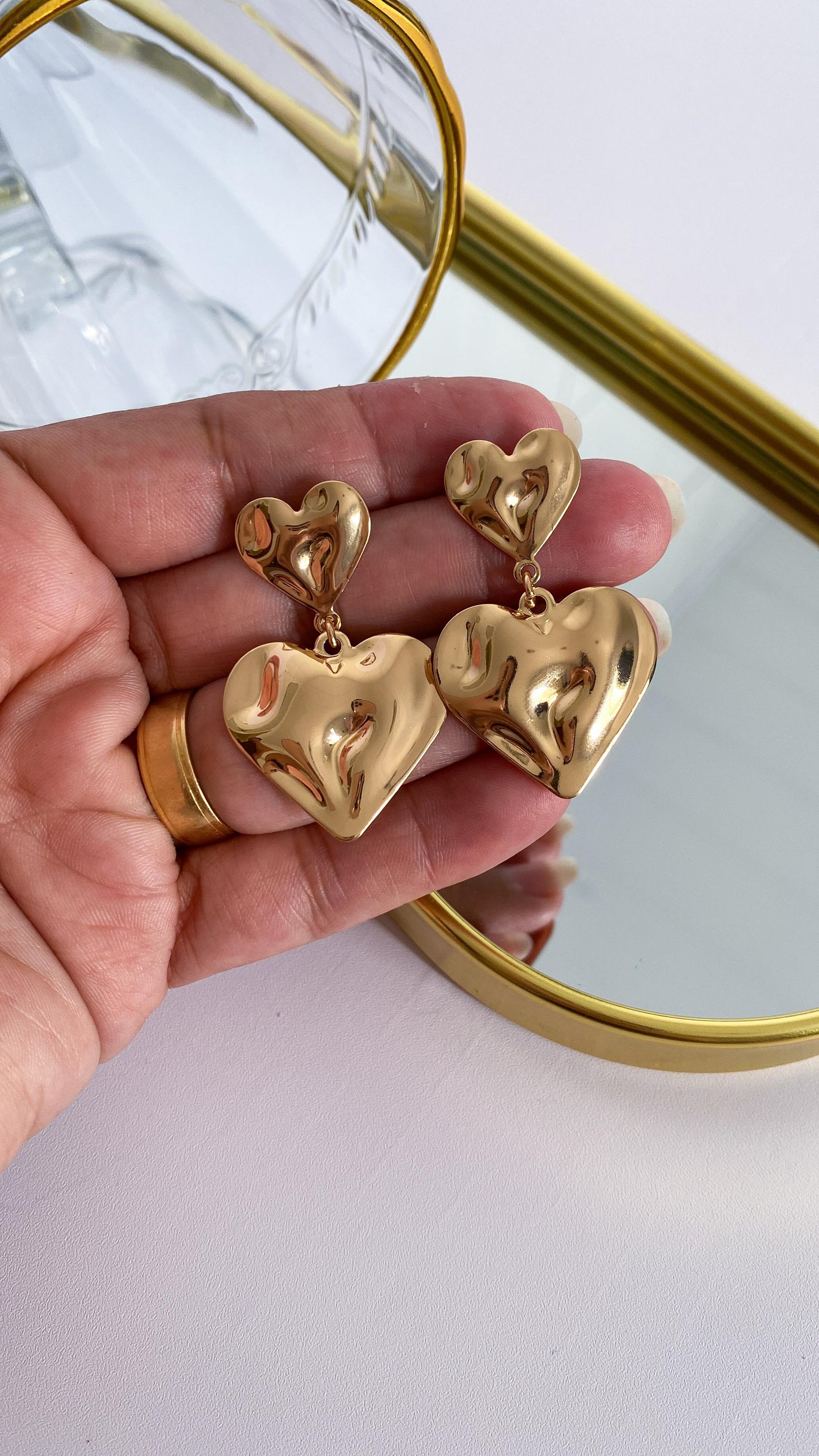 Brinco Folheado Coração Pendurado 