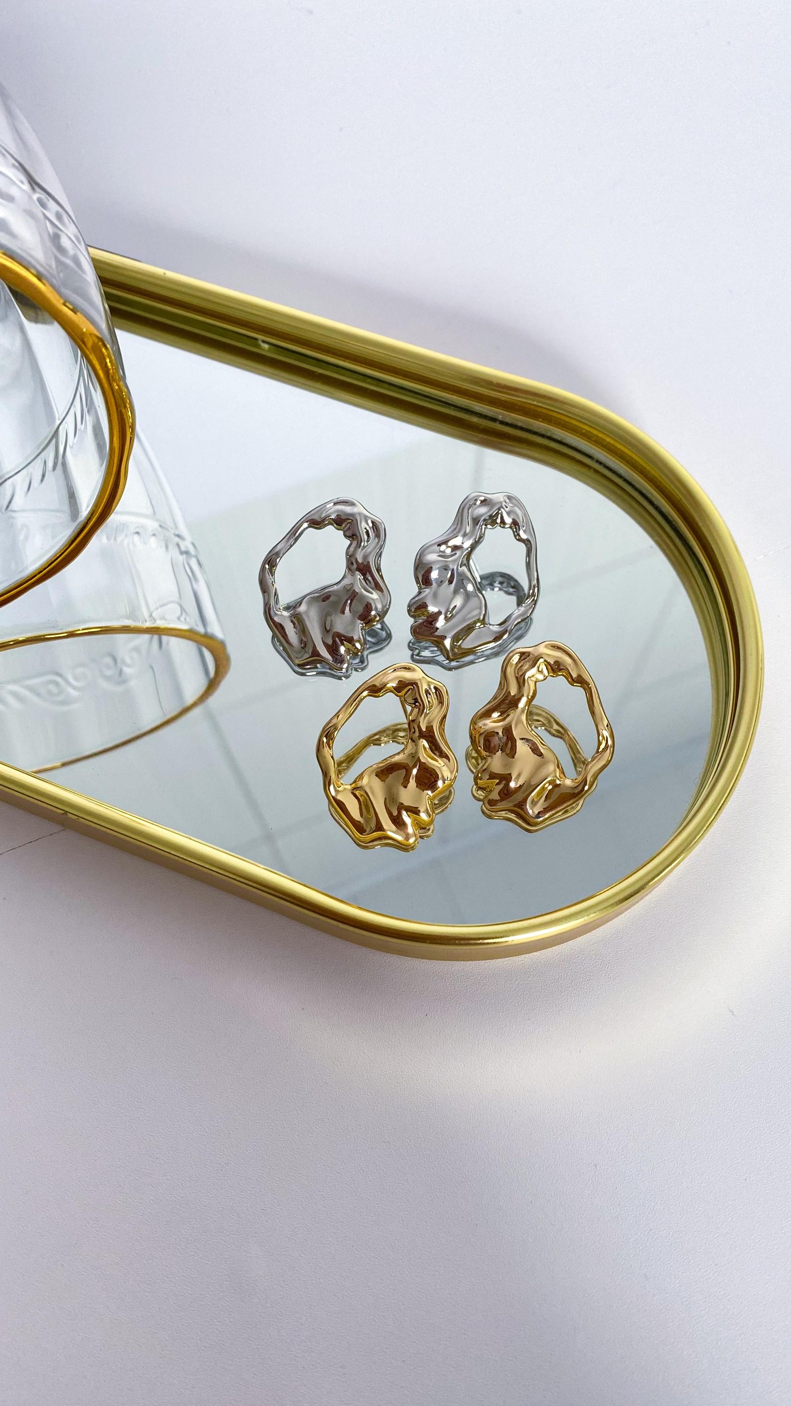 Brinco Folheado Orgânico Estruturado 