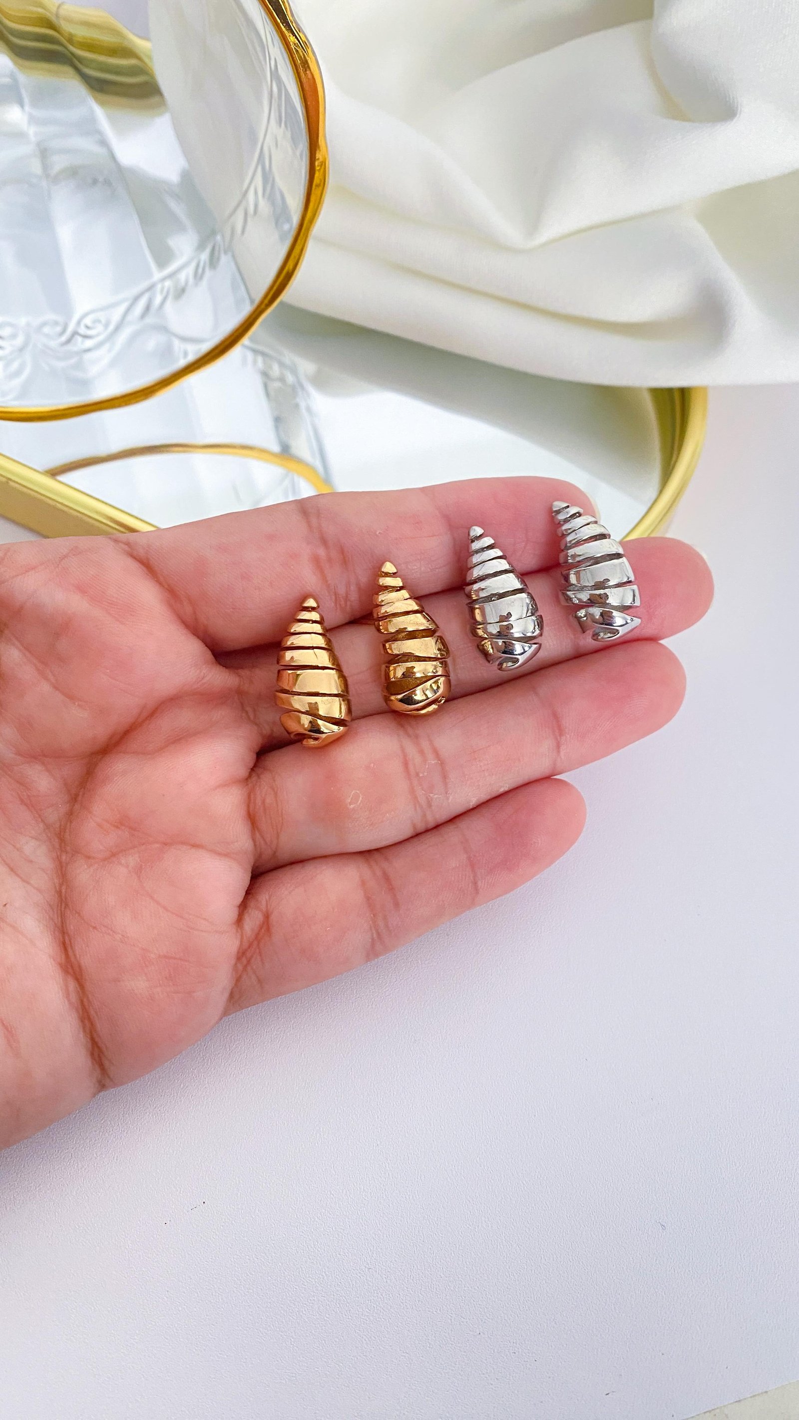 Brinco Folheado Gota Espiral 