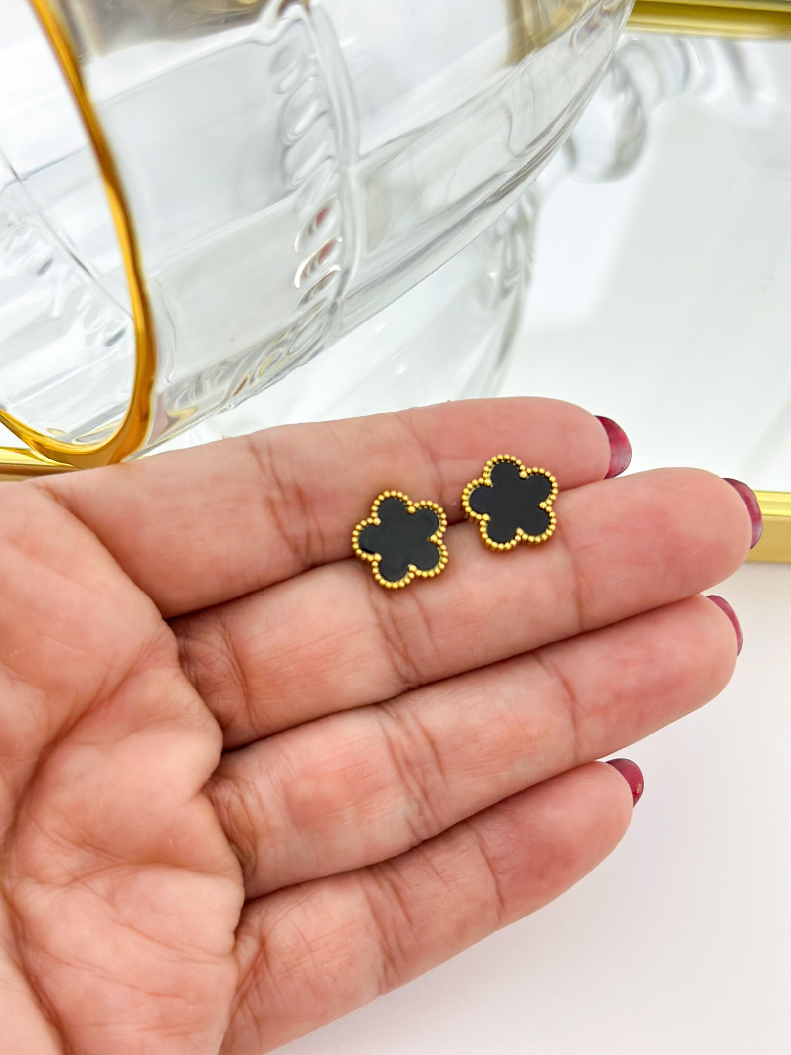 Brinco Aço Inox Flor Preta Resinado Dourado