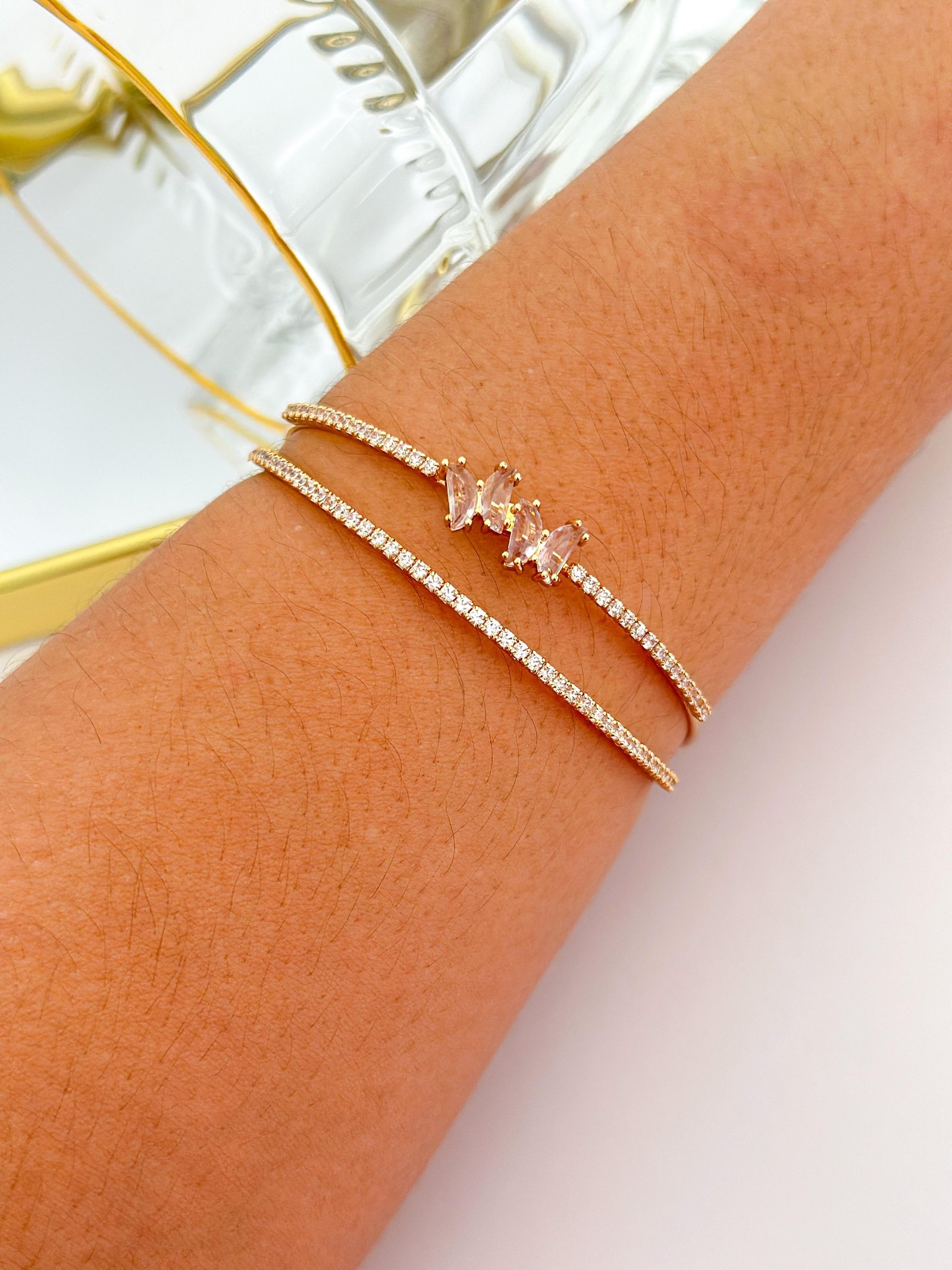 Bracelete Folheado Cravejado Borboleta Dourado 