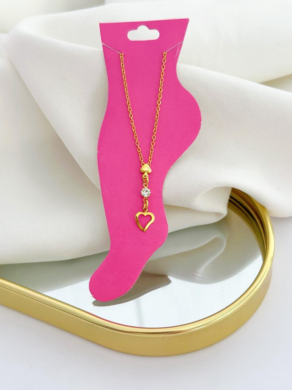 Tornozeleira Folheado Coração Vazado Dourada