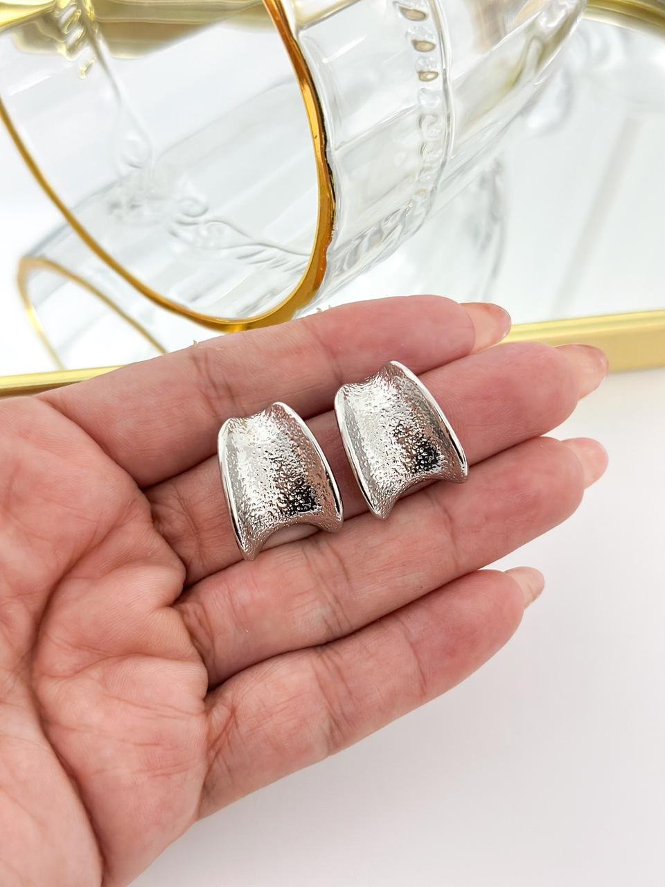 Brinco Folheado Curva Prata 