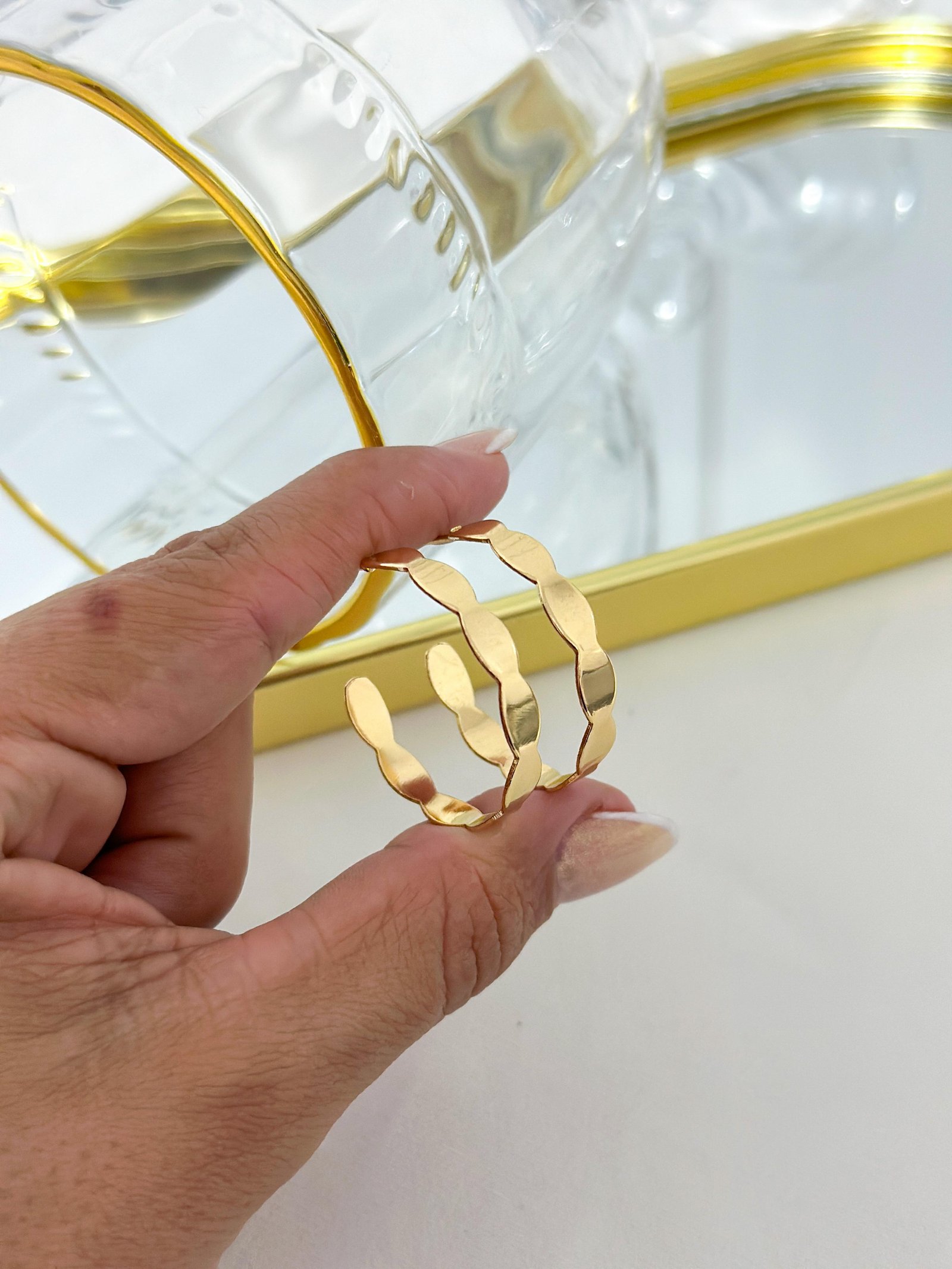 Argola Biju Ondas Planas Dourada