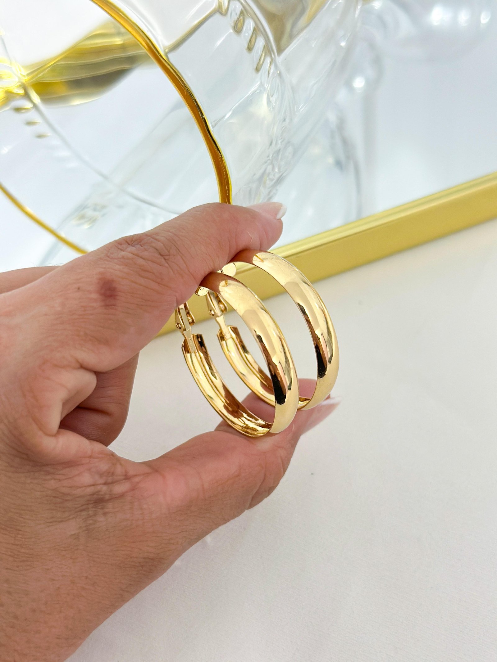 Argola Biju Lisa Fina Fecho Dourada