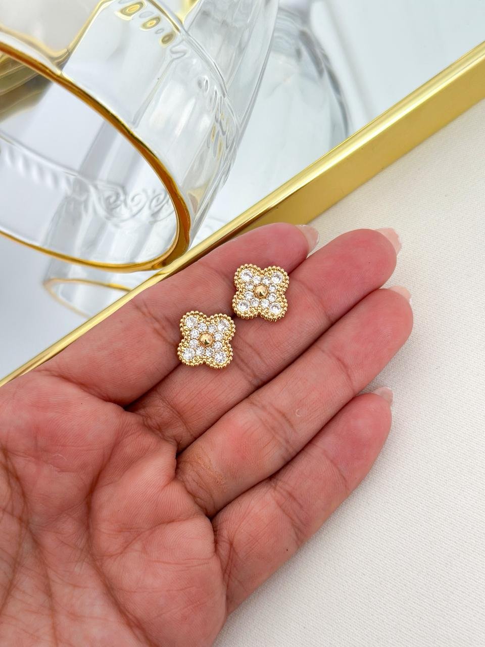 Brinco Folheado Cravejada Trevo Dourado