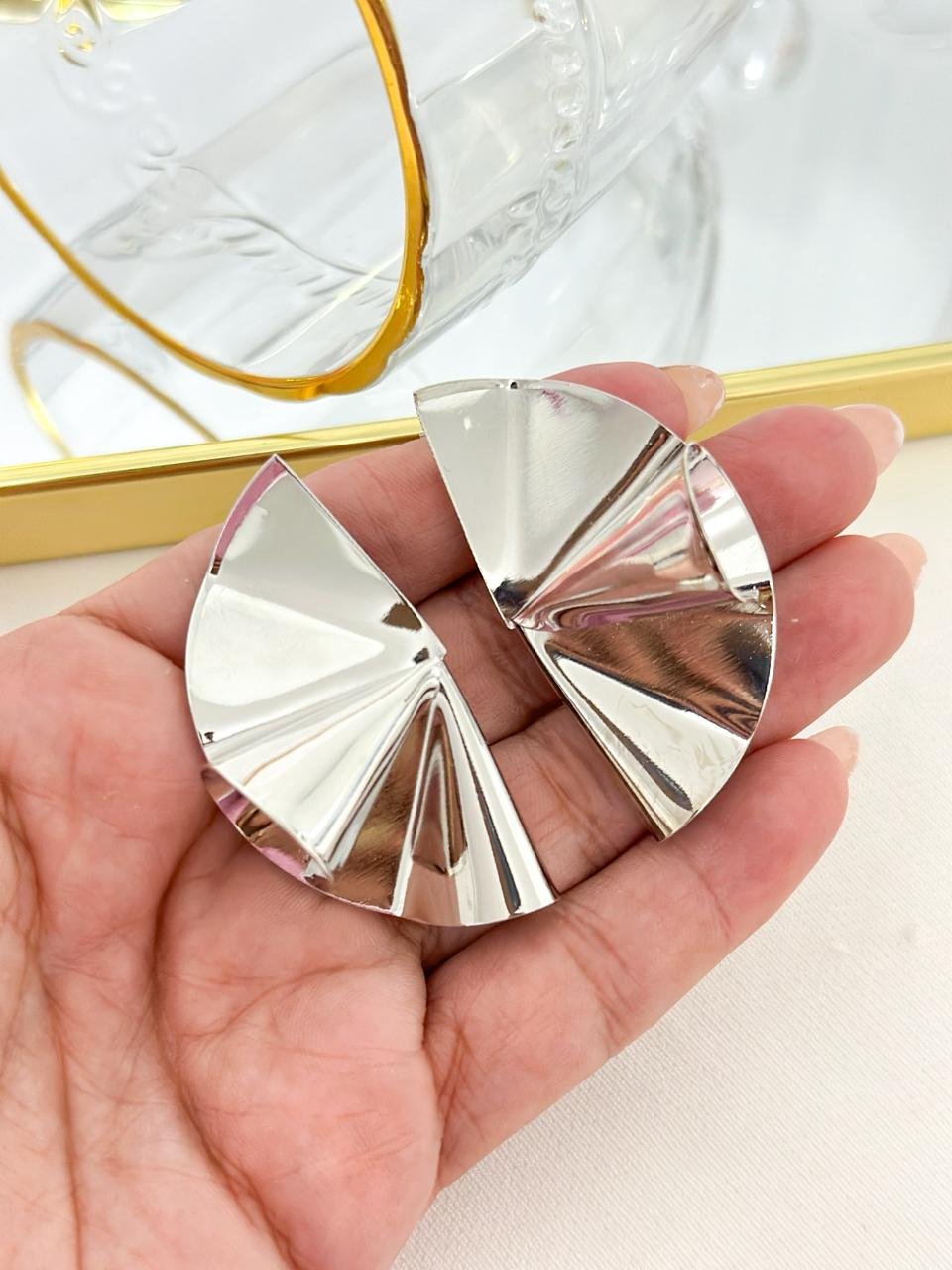 Brinco Folheado Leque Torcido Prata 