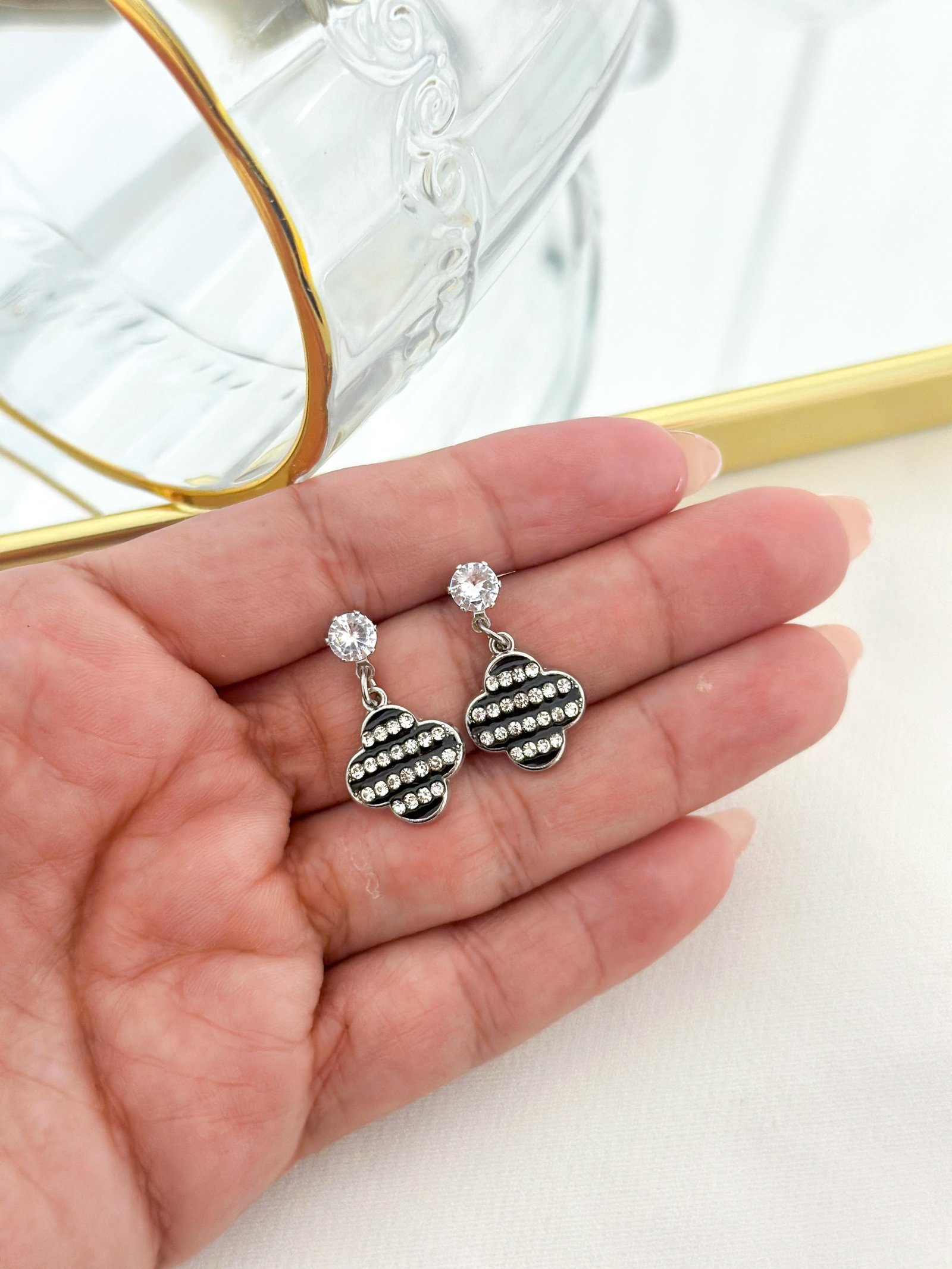 Brinco Folheado Trevo Cravejado Prata 