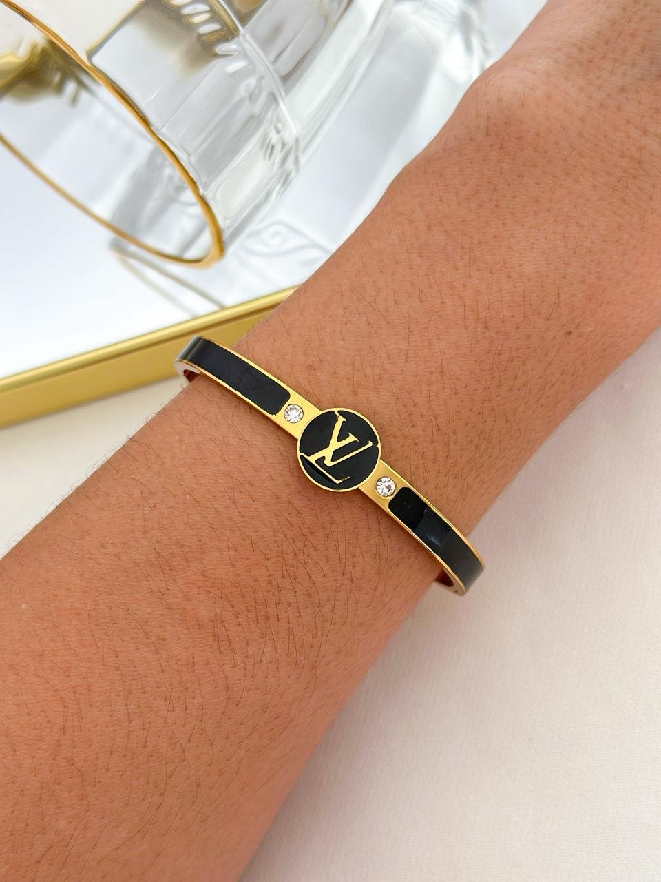 Bracelete Aço Inox Louis Vuitton Resinado Preto Dourado 