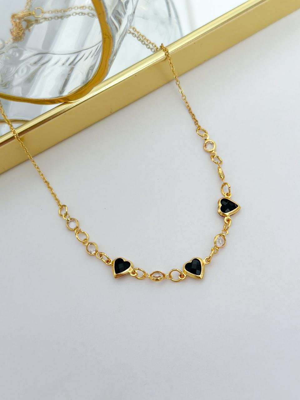 Chocker Folheada Tiffany Coração Preto Dourada 