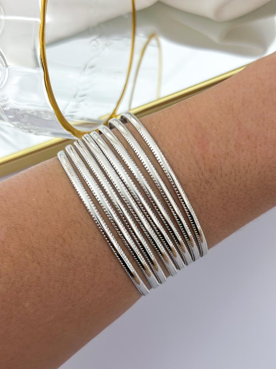 Bracelete Folheado Largo Fios Prata 